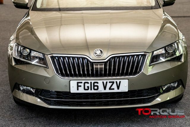 Skoda Superb 2.0 Tdi Laurin Klement Hatchback Manu Green #4