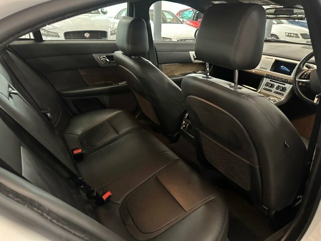 Jaguar XF D S V6 Premium Luxury U10001077 Black #24