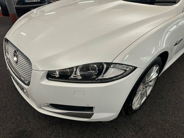 Jaguar XF 3.0D V6 Premium Luxury Saloon Euro White #6