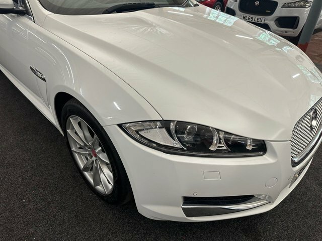Jaguar XF 3.0D V6 Premium Luxury Saloon Euro White #3