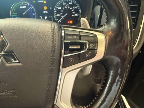 Mitsubishi Outlander Phev 5Hs White #32