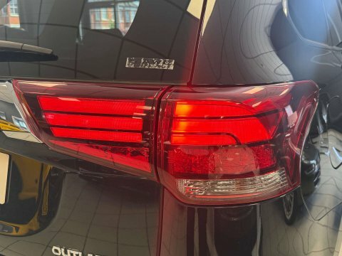 Mitsubishi Outlander Phev 5Hs White #27