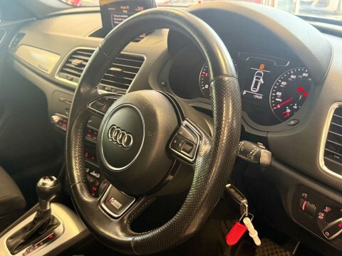 Audi Q3 2.0 Q3 S Black #2