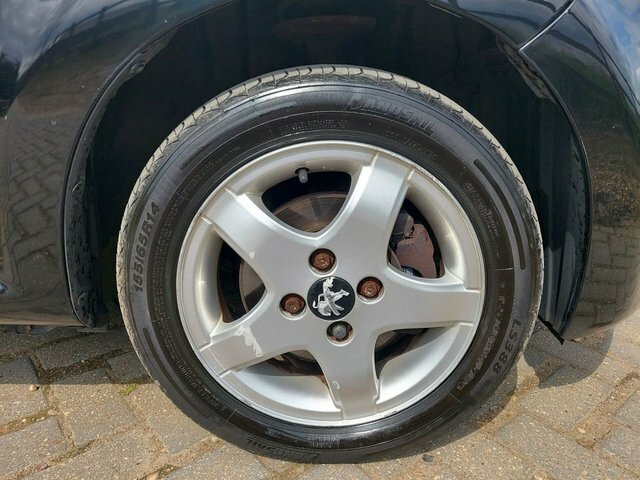 Peugeot 107 1.0 12V Allure Hatchback Euro 5 Black #4