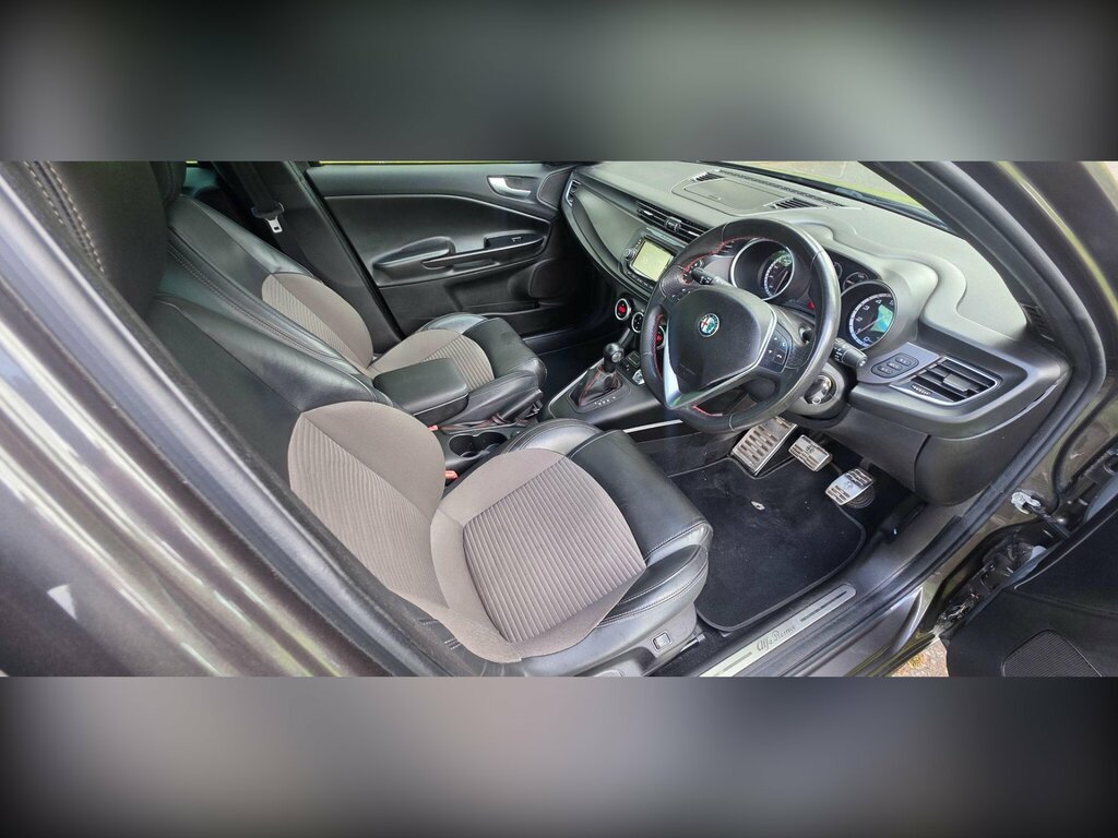 Alfa Romeo Giulietta Hatchback Black #25