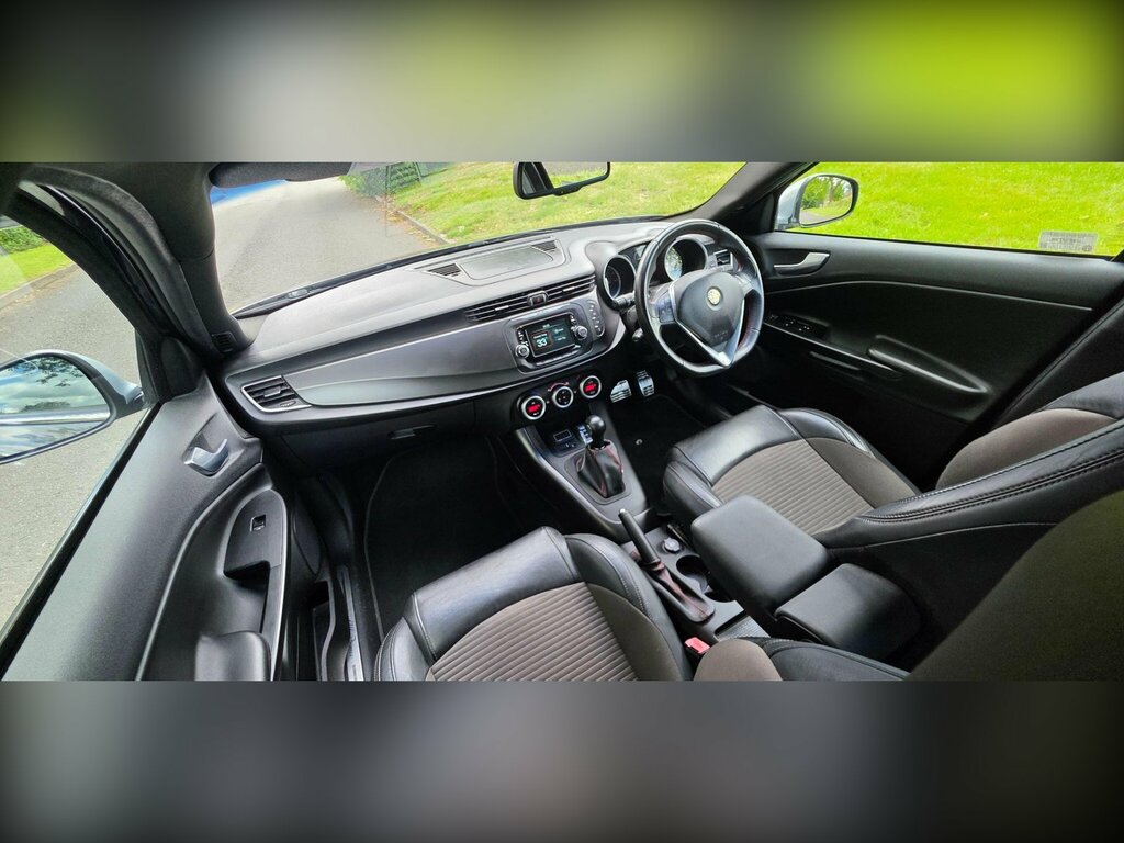 Alfa Romeo Giulietta Hatchback Black #15