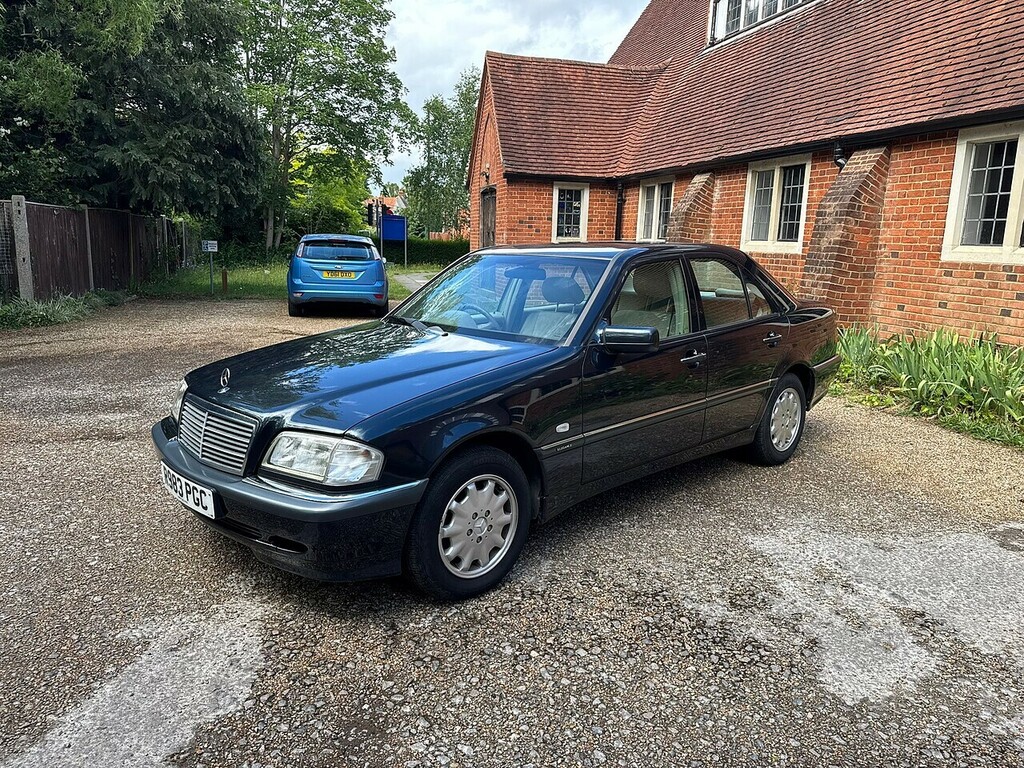 Mercedes-Benz C Class 2.0 C200 Elegance Black #11