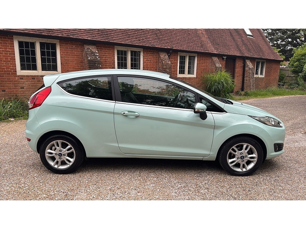 Ford Fiesta 1.25 Zetec Hatchback Euro 6 82 CP66DMF Green #3