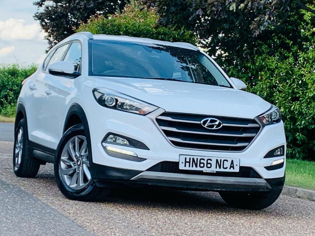 Hyundai Tucson 1.7 Crdi Blue Drive Se Nav Dct Euro 6 Ss HN66NCA White #2