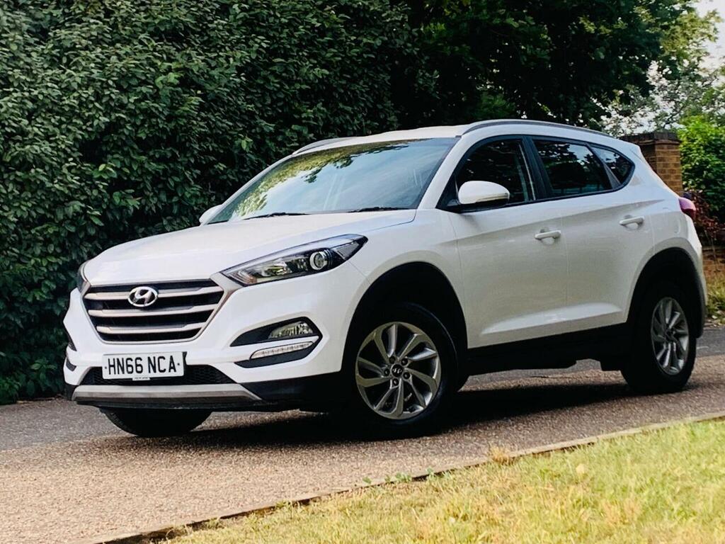 Hyundai Tucson 1.7 Crdi Blue Drive Se Nav Dct Euro 6 Ss HN66NCA White #3