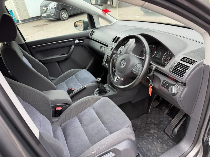 Volkswagen Touran Sport Tdi-6 Speed Service Grey #4