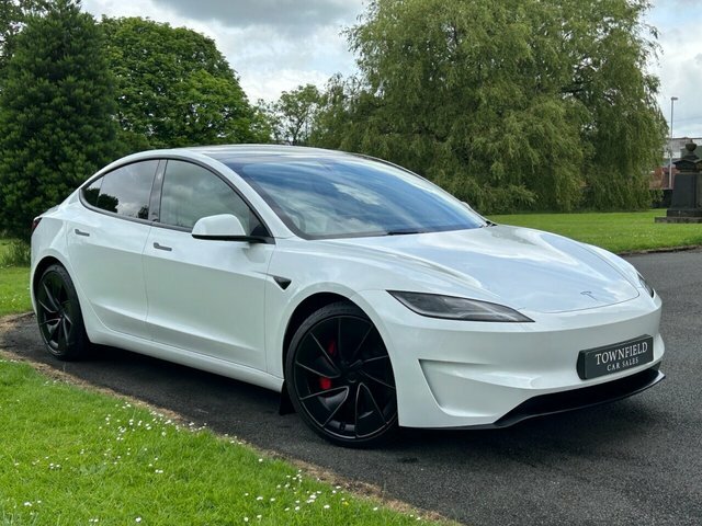 Tesla Model 3 Dual Motor Performance Saloon White