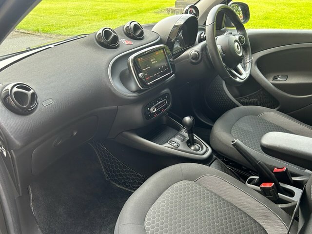 Smart Forfour 60Kw Eq Premium 17Kwh 22Kwch Silver #31