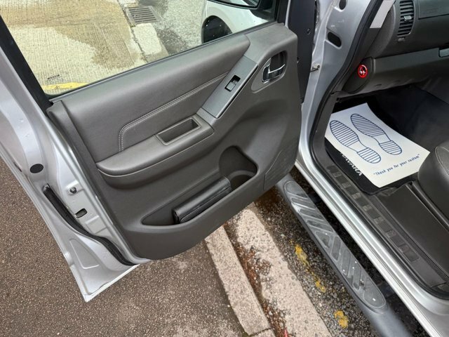 Nissan Navara Double Cab Pick Up Tekna 2.5Dci 190 4Wd Silver #21