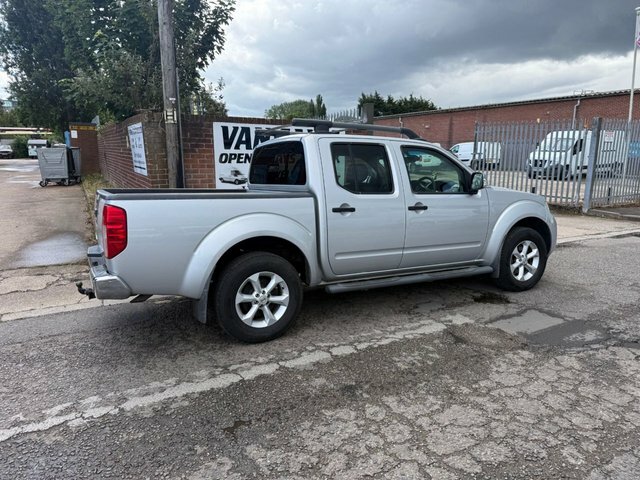 Nissan Navara Double Cab Pick Up Tekna 2.5Dci 190 4Wd Silver #11