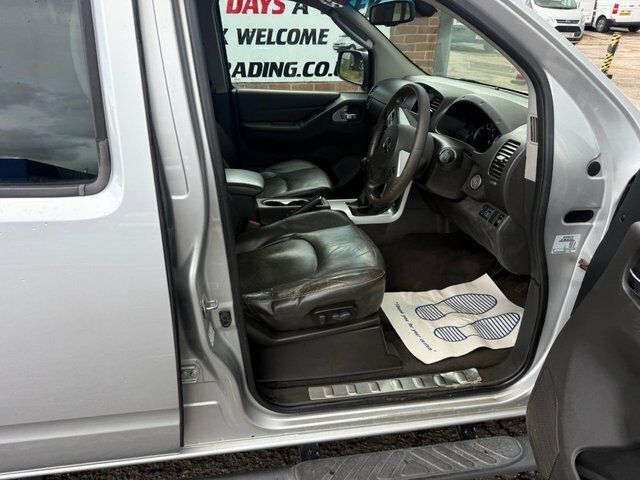 Nissan Navara Double Cab Pick Up Tekna 2.5Dci 190 4Wd Silver #16