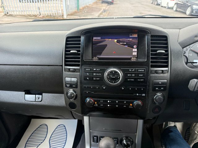 Nissan Navara Double Cab Pick Up Tekna 2.5Dci 190 4Wd Silver #24