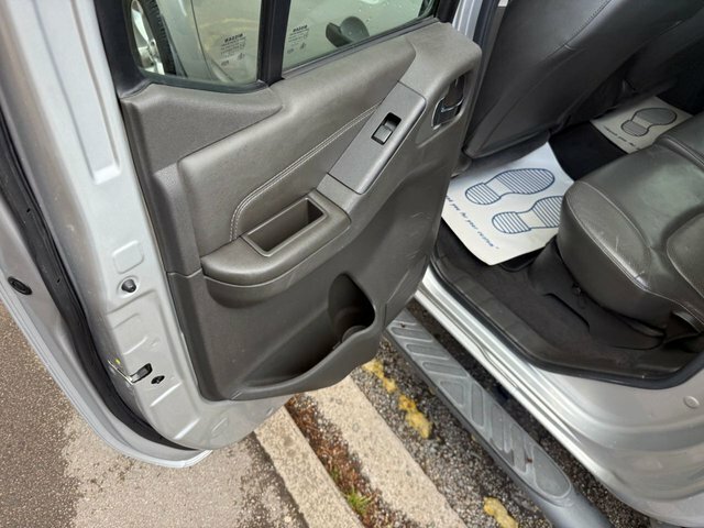 Nissan Navara Double Cab Pick Up Tekna 2.5Dci 190 4Wd Silver #23