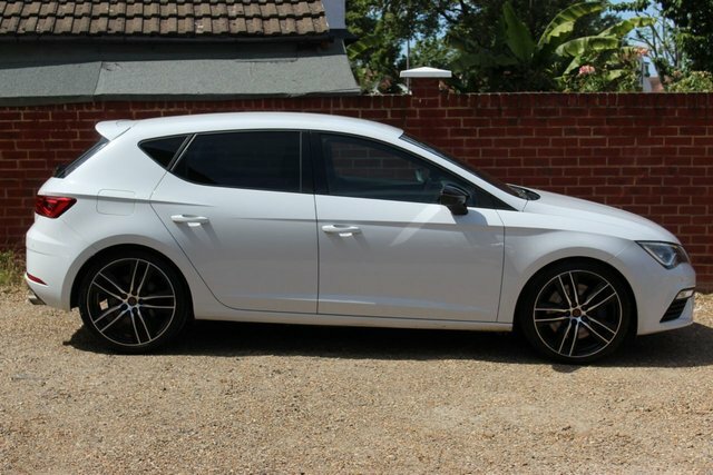 Seat Leon Tsi Cupra 290 Hatchback White #4