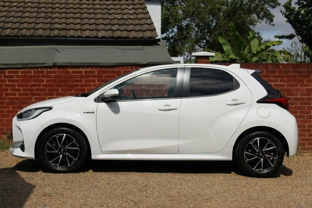 Toyota Yaris Vvt-h Design Hatchback EX70WZO White #6
