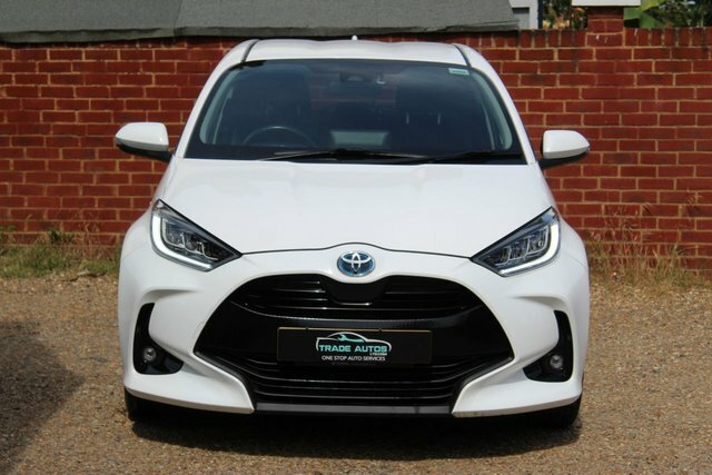 Toyota Yaris Vvt-h Design Hatchback EX70WZO White #2