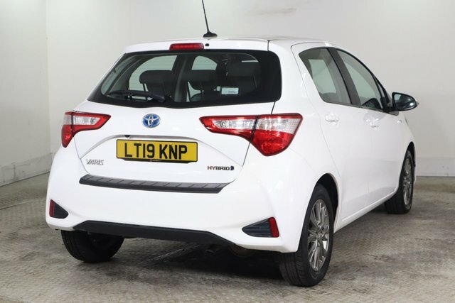 Toyota Yaris 1.5 Vvt-h Icon Hatchback Hybrid E-cvt E White #4