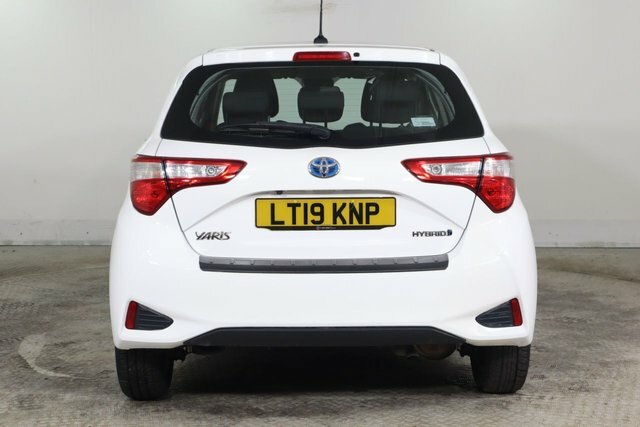 Toyota Yaris 1.5 Vvt-h Icon Hatchback Hybrid E-cvt E White #5
