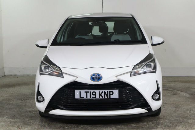 Toyota Yaris 1.5 Vvt-h Icon Hatchback Hybrid E-cvt E White #2