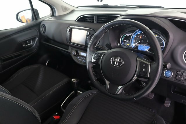 Toyota Yaris Hatchback White #13