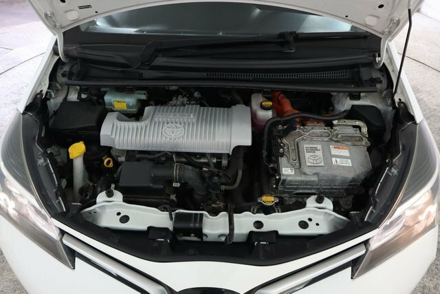 Toyota Yaris Hatchback White #10