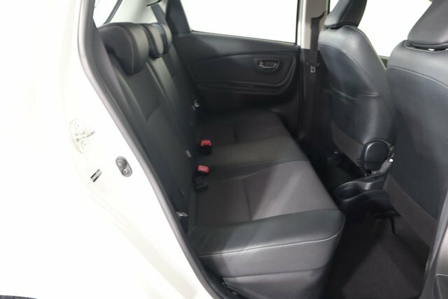 Toyota Yaris Hatchback White #15