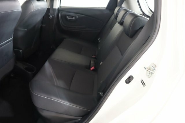 Toyota Yaris Hatchback White #17