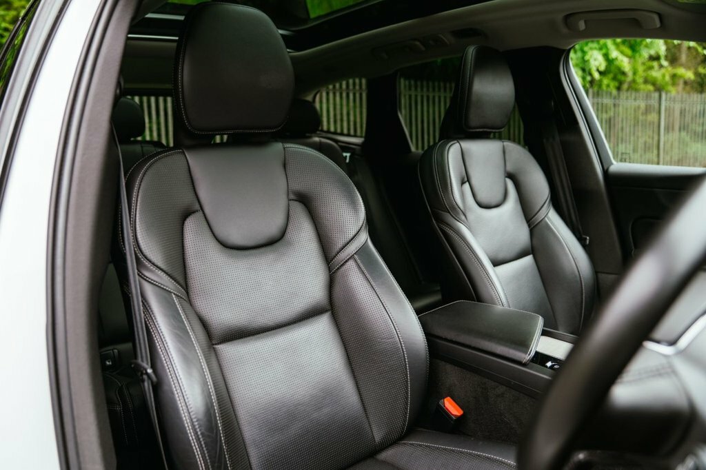 Volvo XC60 2L Inscription WK21VGF White #4
