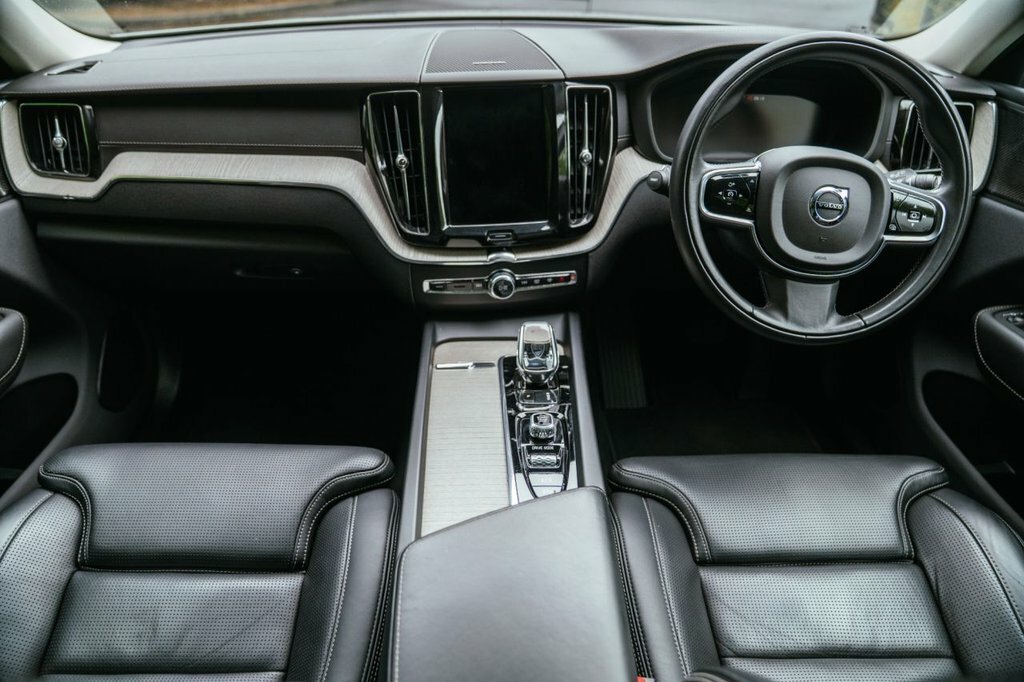 Volvo XC60 2L Inscription WK21VGF White #2