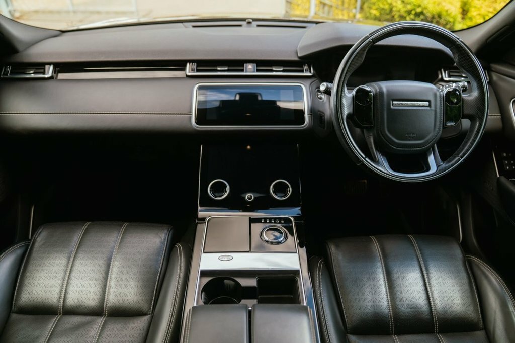 Land Rover Range Rover Velar 2L R-dynamic Hse Black #2