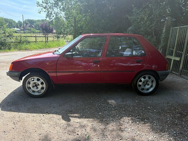 Peugeot 205 1.1 Gl Red #4