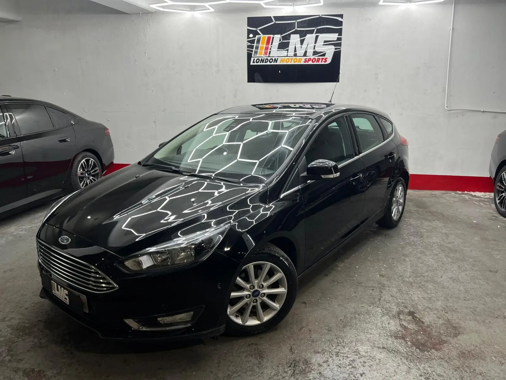 Ford Focus 1.0T Ecoboost Titanium Black #4
