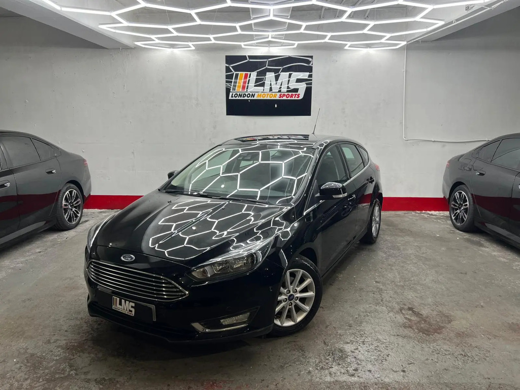 Ford Focus 1.0T Ecoboost Titanium Black #2