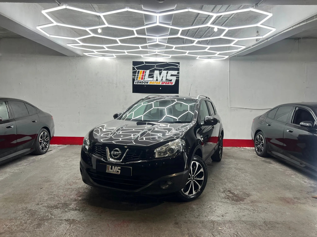 Nissan Qashqai Hatchback Silver #1