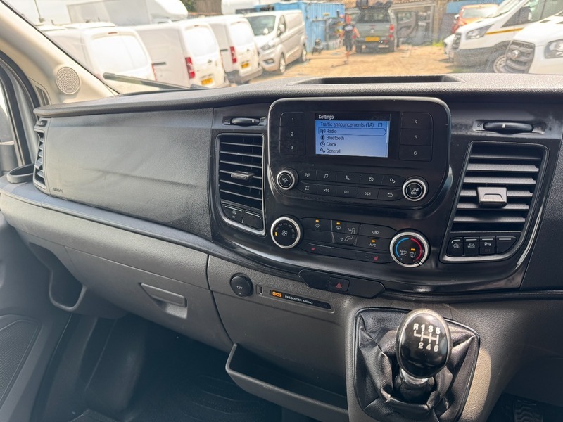 Ford Transit Custom 350 Leader P V White #4