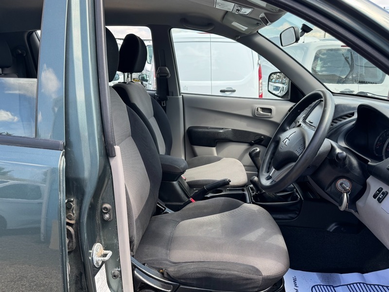Mitsubishi L200 Di-d 4X4 Barbarian White #11
