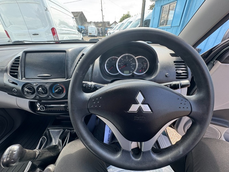 Mitsubishi L200 Di-d 4X4 Barbarian White #7