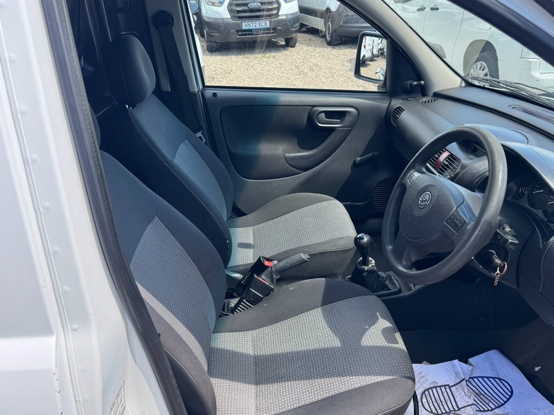 Vauxhall Combo 2000 Cdti No White #4