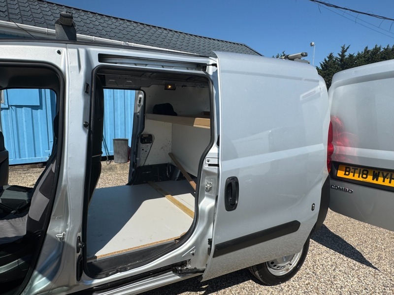 Vauxhall Combo 1.5 Turbo D Blueinjection Energy Mpv Ma Black #7