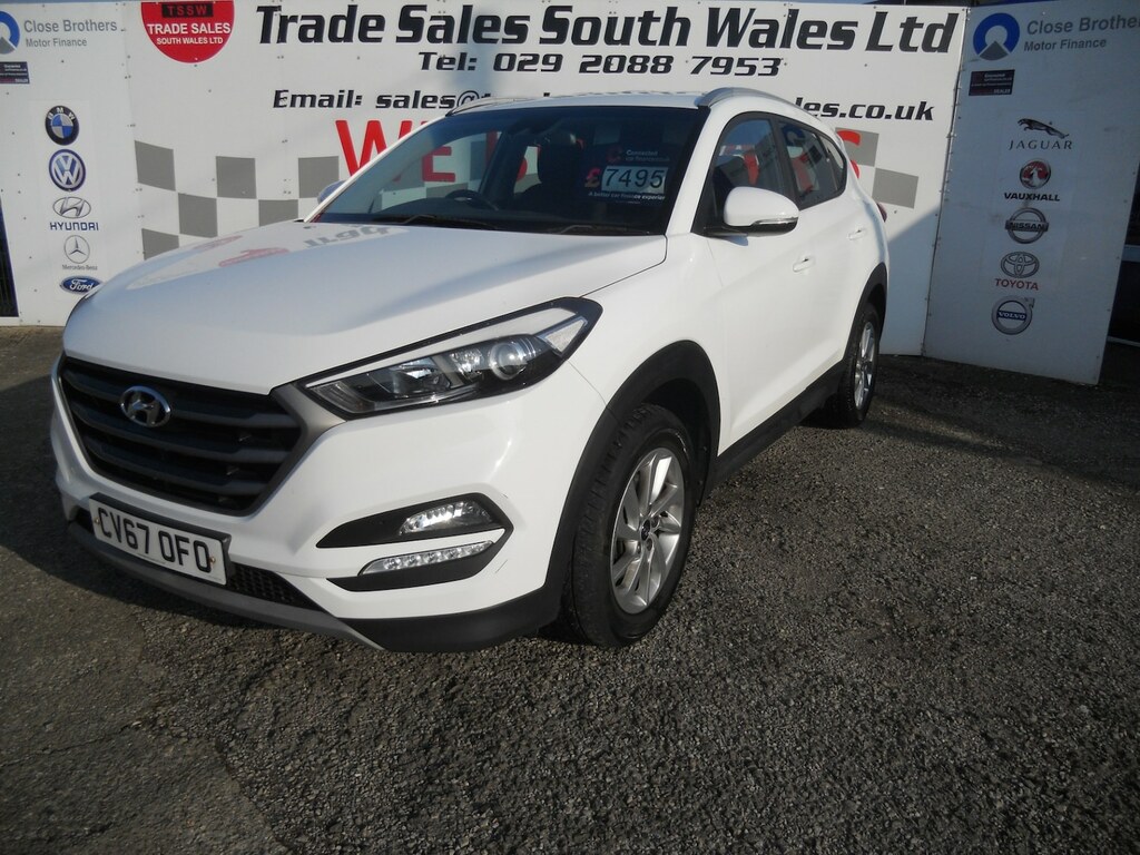 Hyundai Tucson 1.7 Crdi Blue Drive Se Nav 2Wd CV67OFO White #3
