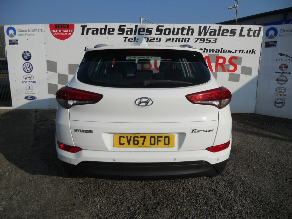 Hyundai Tucson 1.7 Crdi Blue Drive Se Nav 2Wd CV67OFO White #4