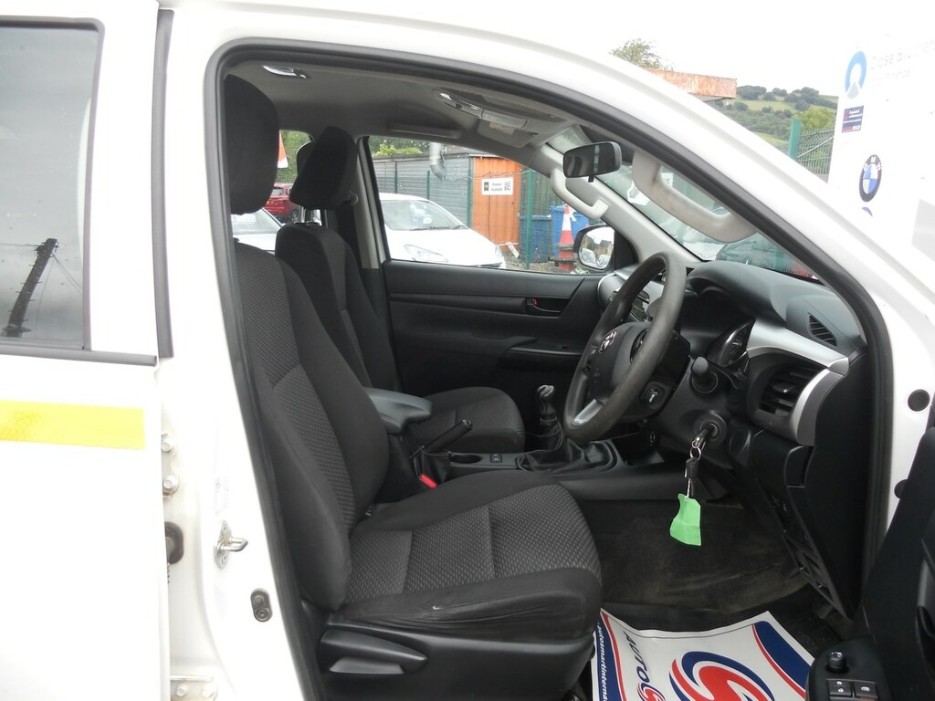 Toyota HILUX Active Dcab Pick Up 2.4 D-4d FL21KUJ White #6