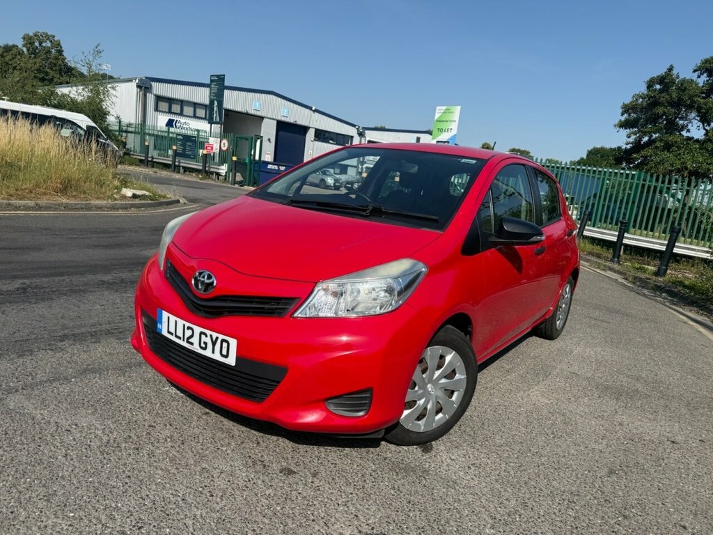 Toyota Yaris 1L T2 Red