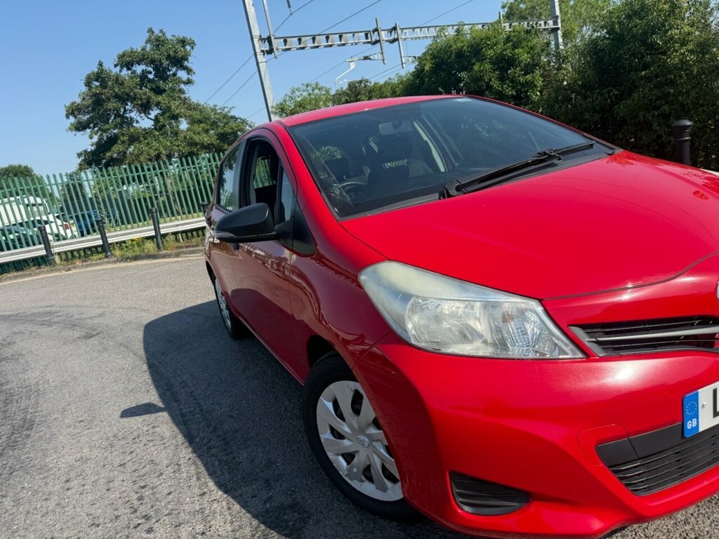 Toyota Yaris 1L T2 Red #4