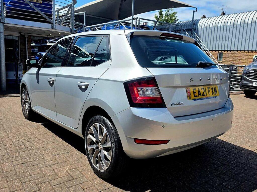 Skoda Fabia 1.0 Tsi Se Drive Silver #3